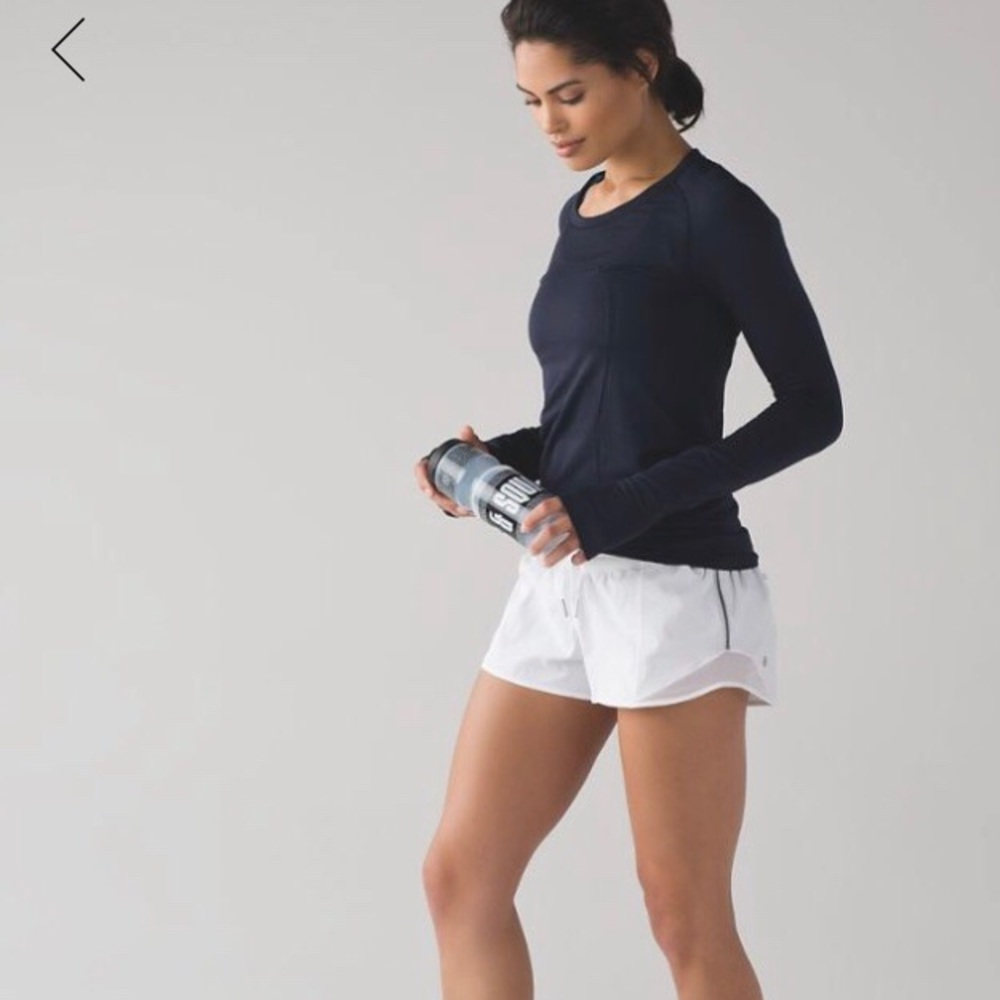 NWT lululemon hotty hot short 2.5-white